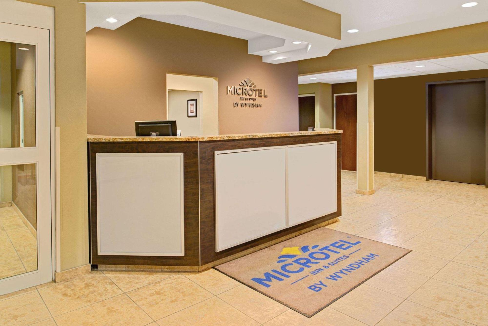 Microtel Inn & Suites By Wyndham Bluffs Council Bluffs Exterior foto